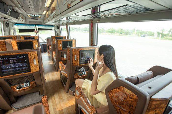 Limousine Buses between Ho Chi Minh (Saigon) Airport and Vung Tau