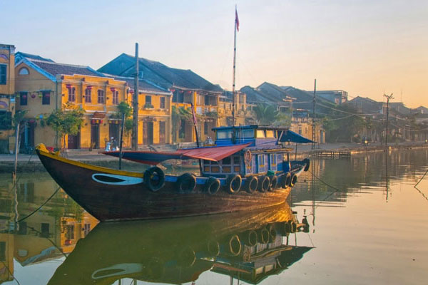 Buse and taxi options available from Hue to Hoi An